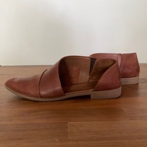 Blake Pointy Toe Flat TAN | NATURAL